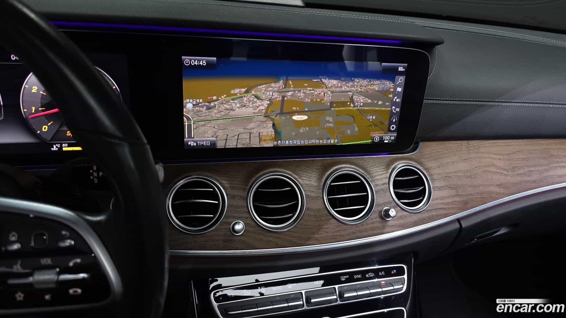 E-Class Mercedes-Benz 2018.9-OPTION-018