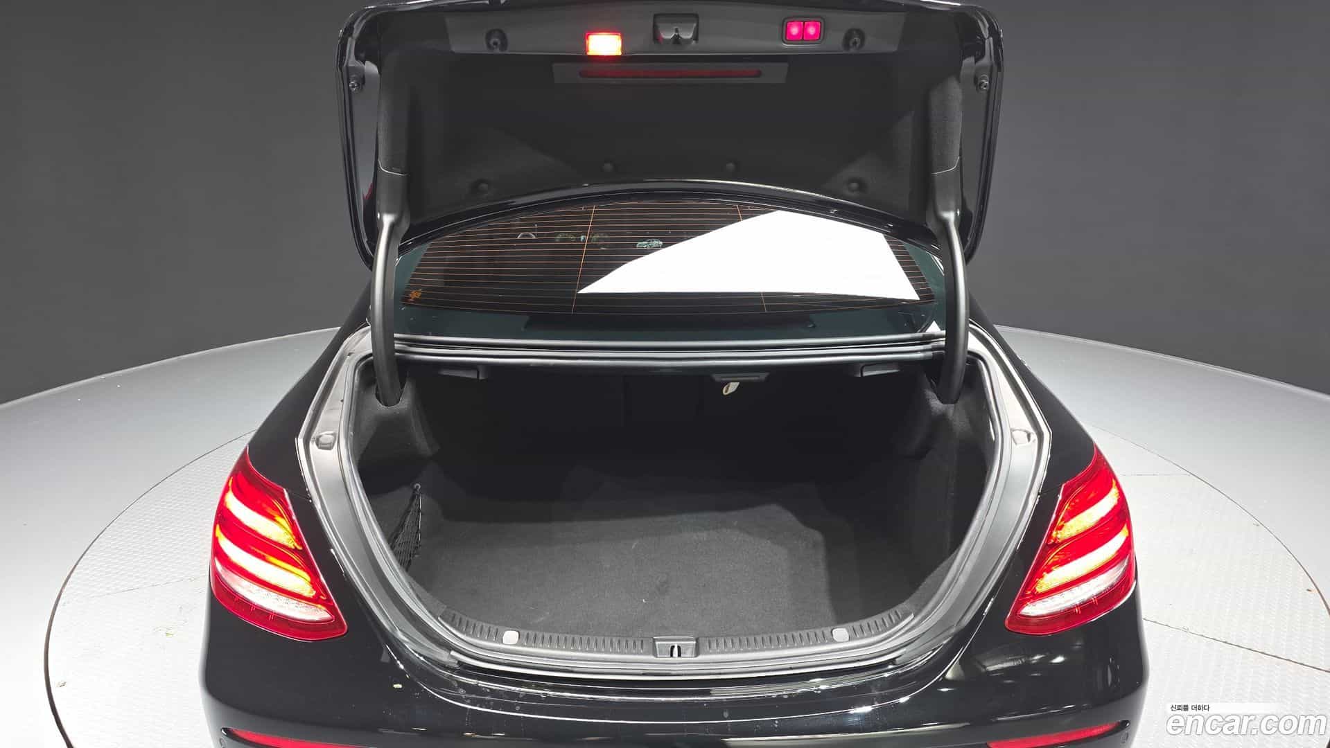 E-Class Mercedes-Benz 2018.9-OPTION-024