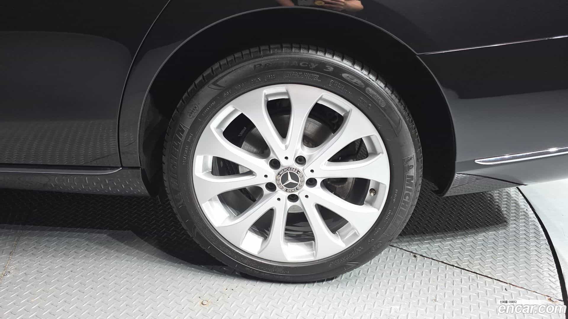 E-Class Mercedes-Benz 2018.9-OUTER-031