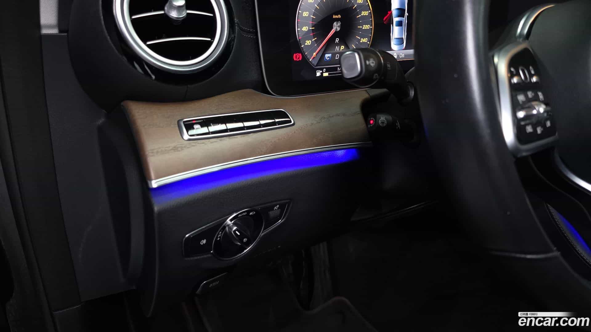 E-Class Mercedes-Benz 2018.9-OPTION-040
