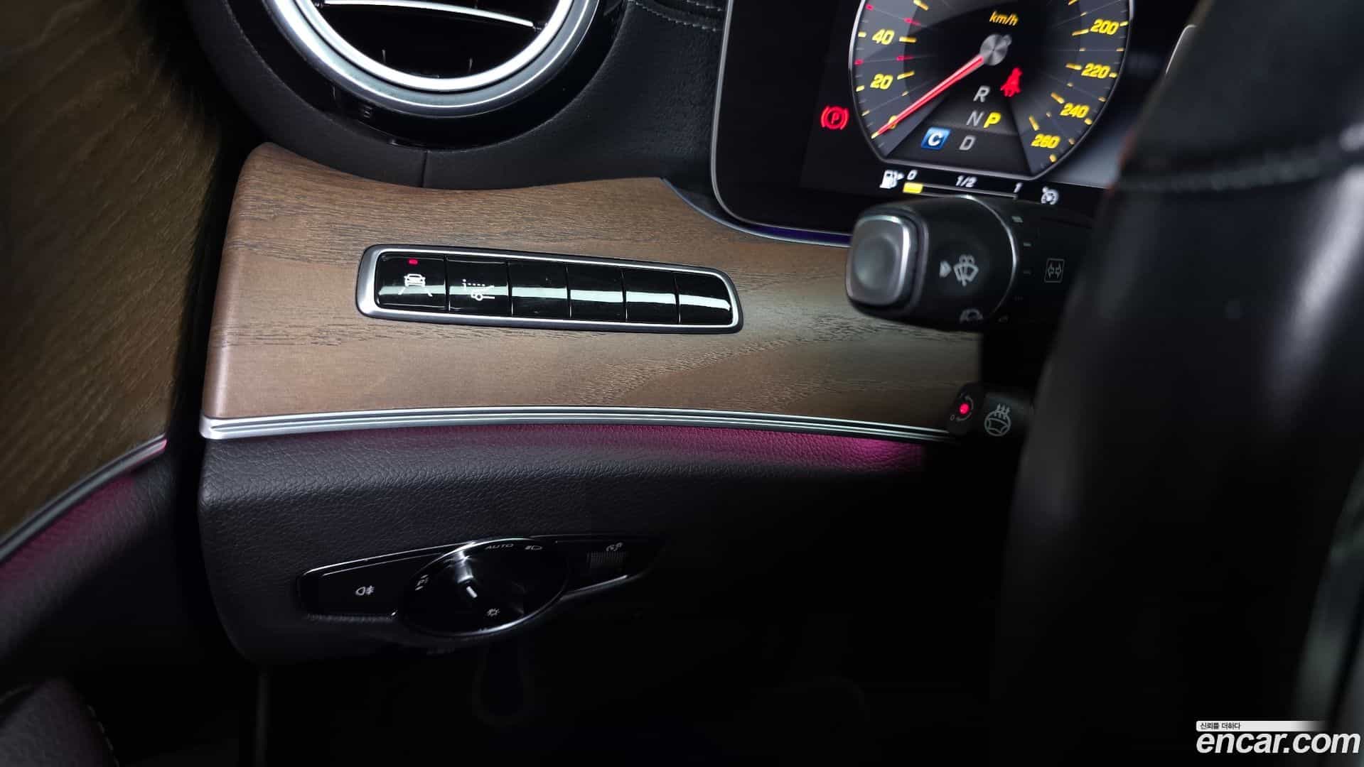 E-Class Mercedes-Benz 2018.9-OPTION-041
