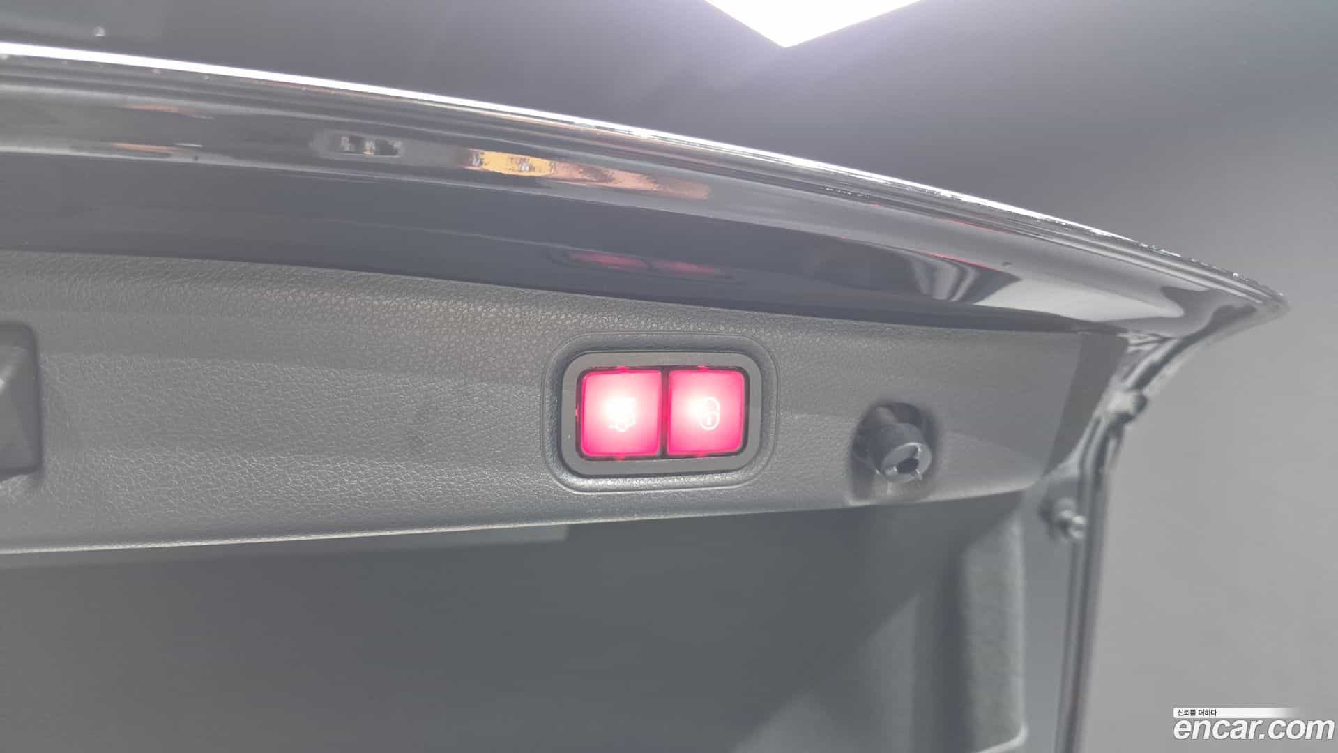 E-Class Mercedes-Benz 2018.9-OPTION-045