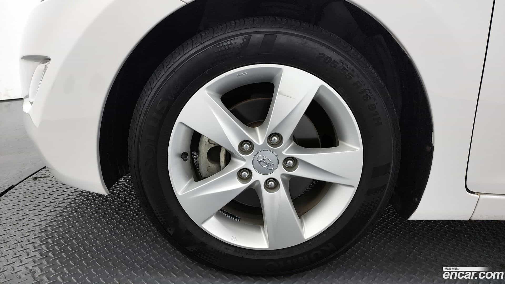 AVANTE Hyundai 2012.9-OUTER-005