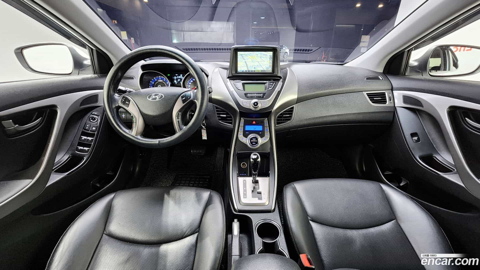 AVANTE Hyundai 2012.9-INNER-007