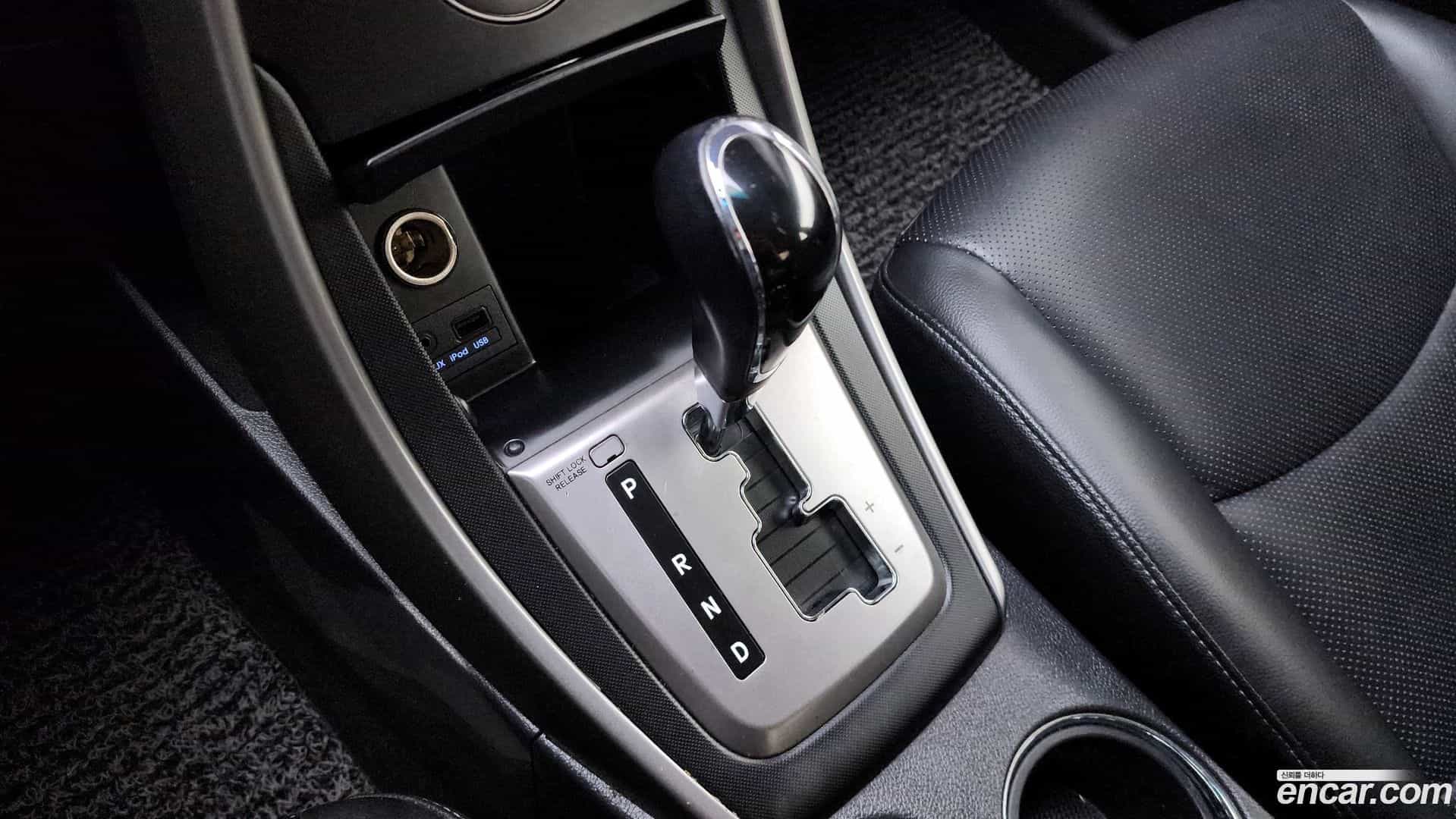 AVANTE Hyundai 2012.9-INNER-009
