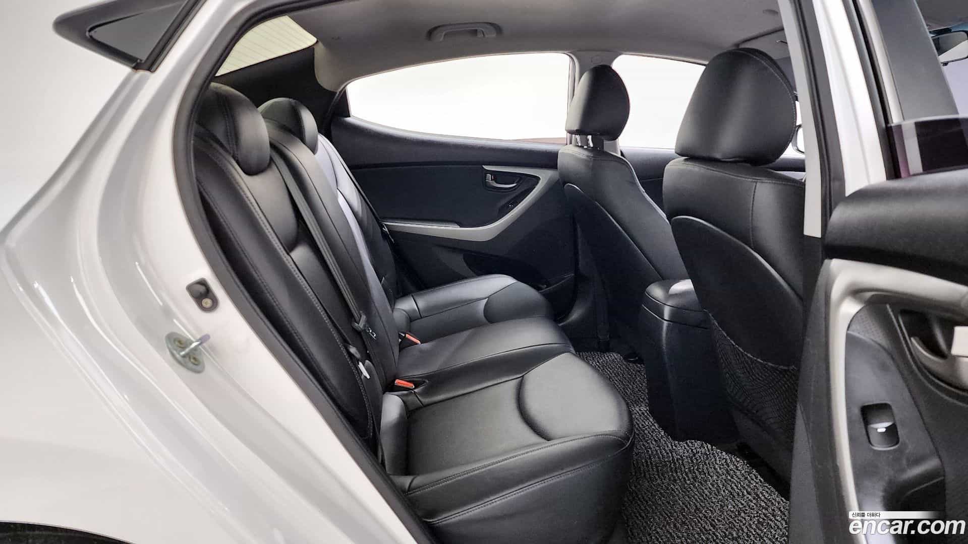 AVANTE Hyundai 2012.9-OPTION-015