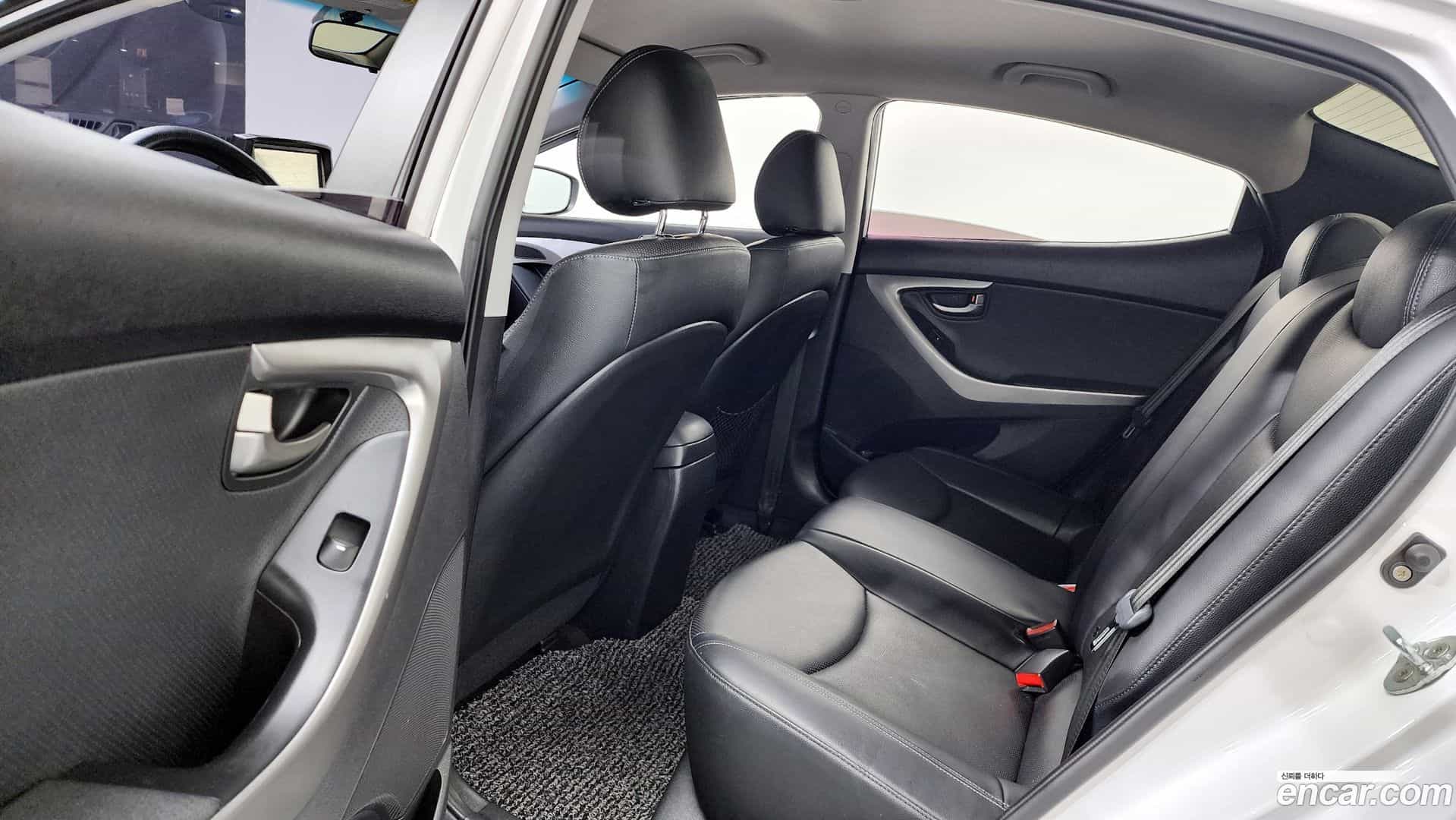 AVANTE Hyundai 2012.9-OPTION-016