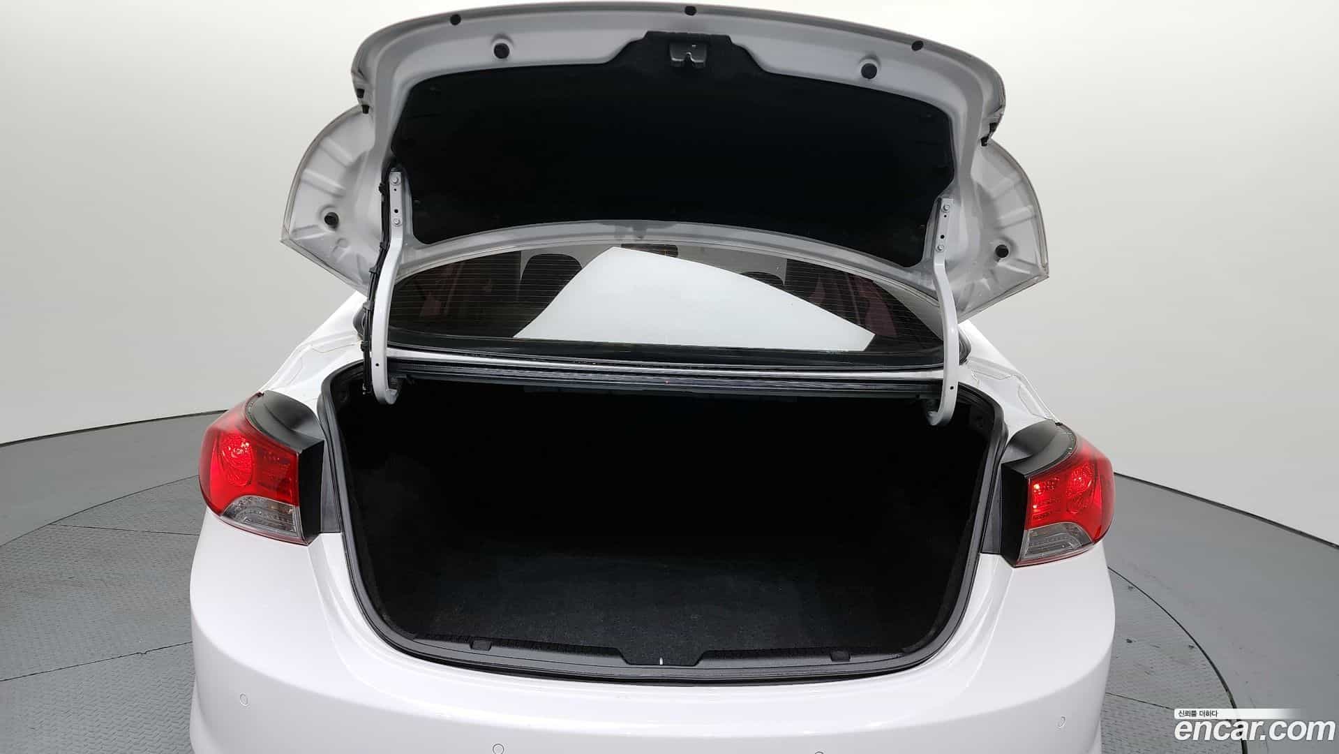 AVANTE Hyundai 2012.9-OPTION-024