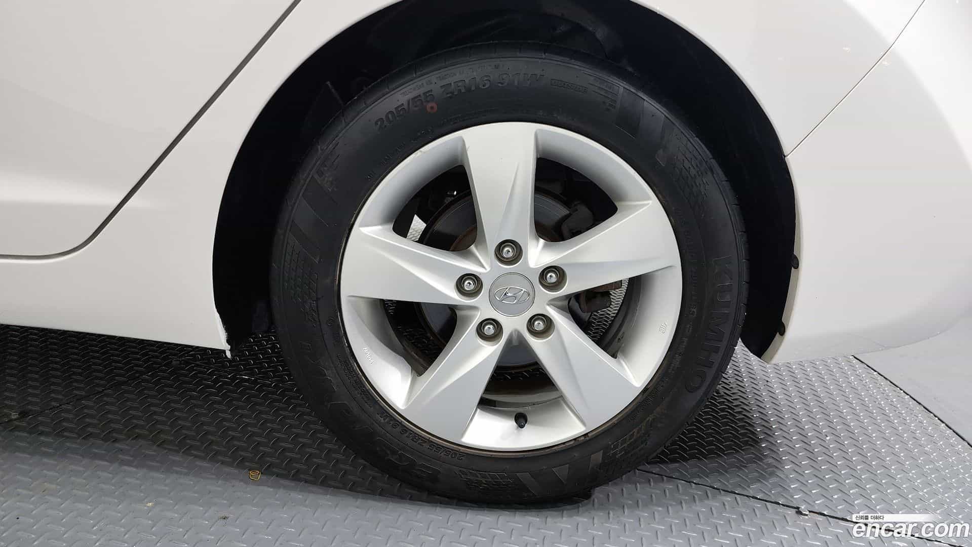 AVANTE Hyundai 2012.9-OUTER-031