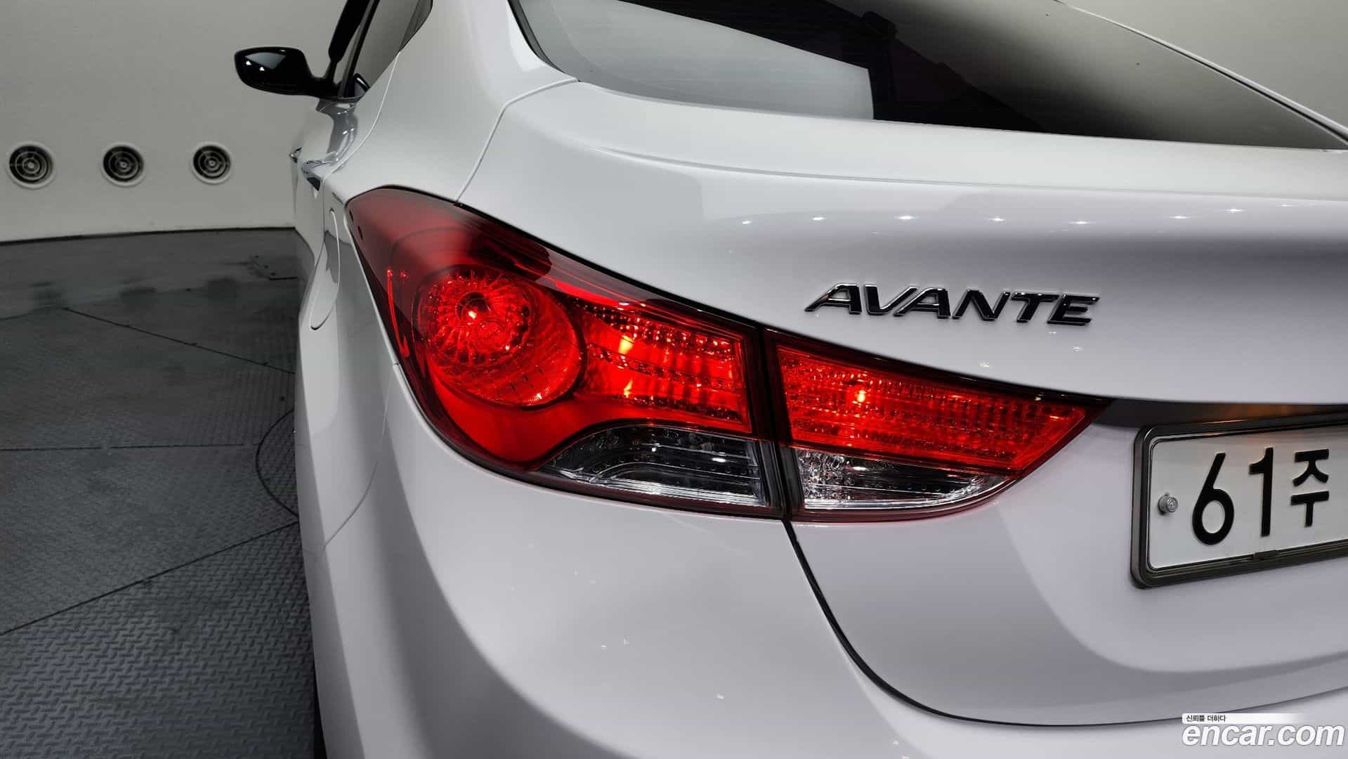 AVANTE Hyundai 2012.9-OUTER-033