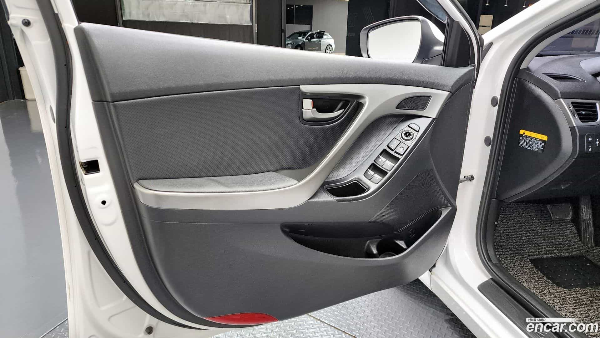 AVANTE Hyundai 2012.9-INNER-034