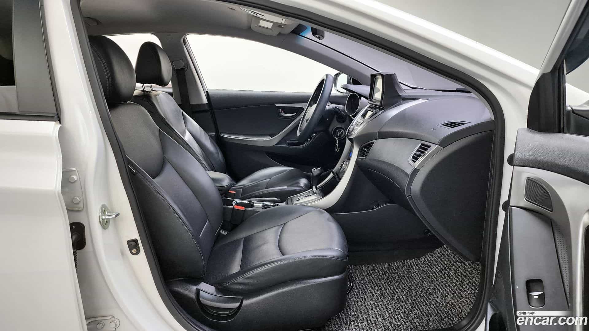 AVANTE Hyundai 2012.9-INNER-036