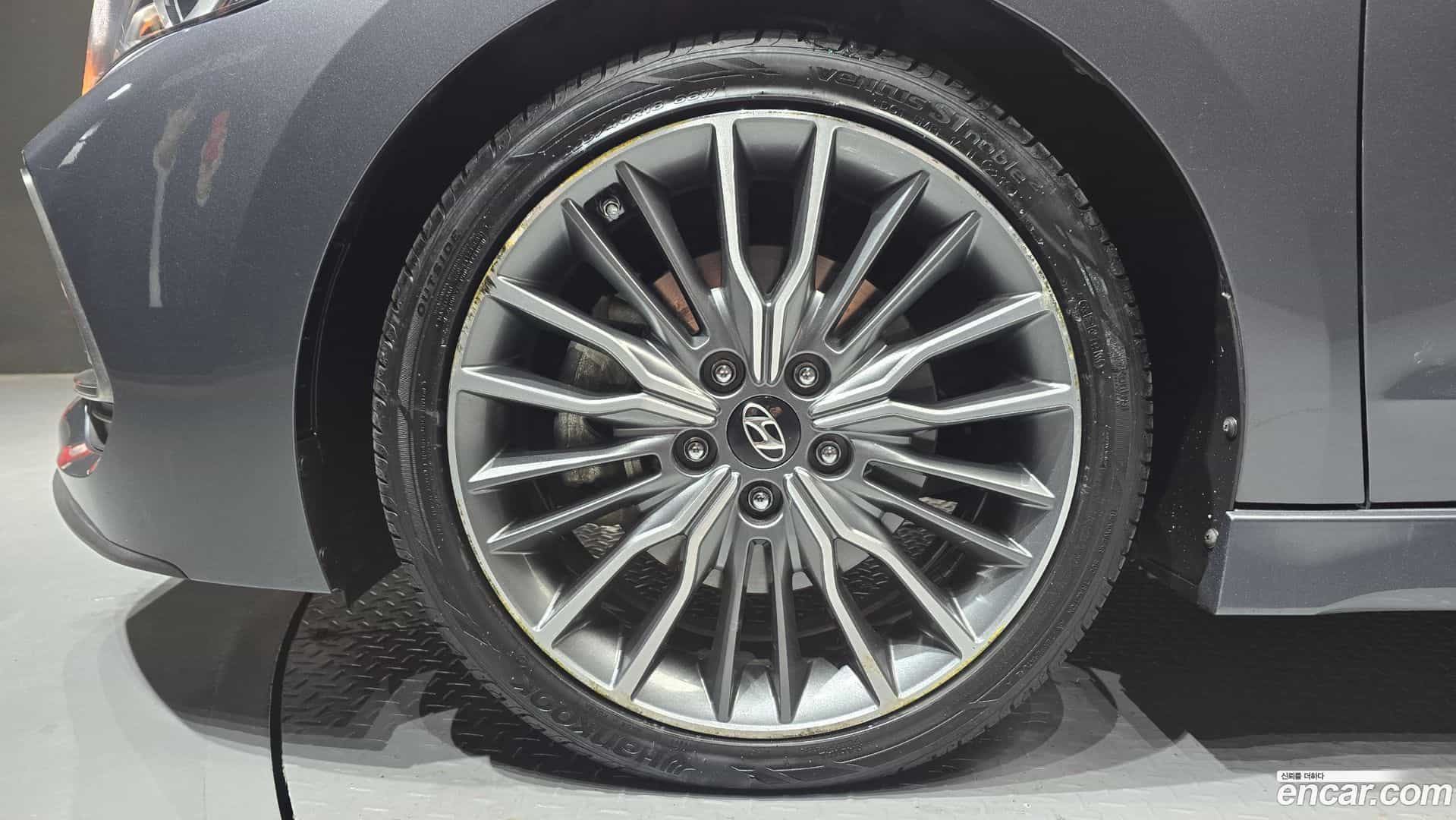 AVANTE Hyundai 2016.5-OUTER-005