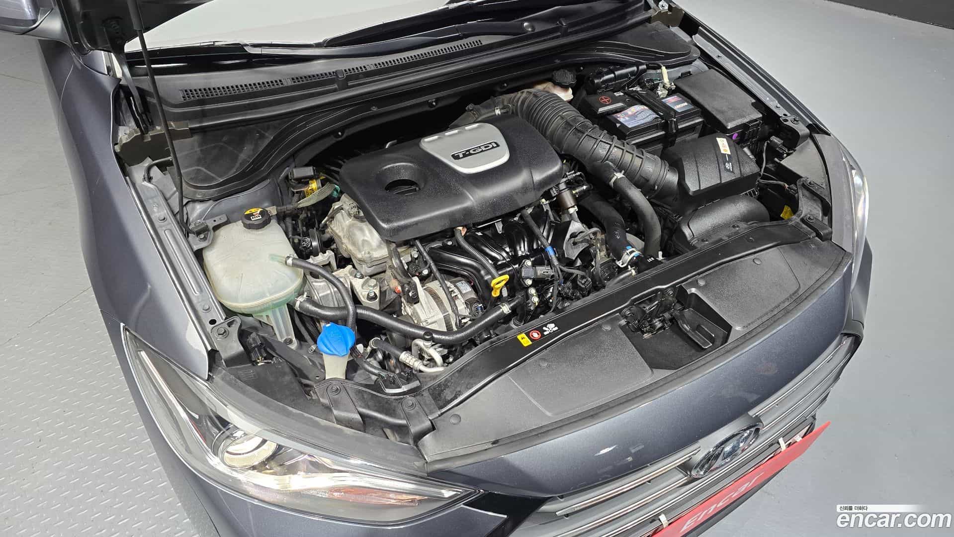 AVANTE Hyundai 2016.5-OUTER-006