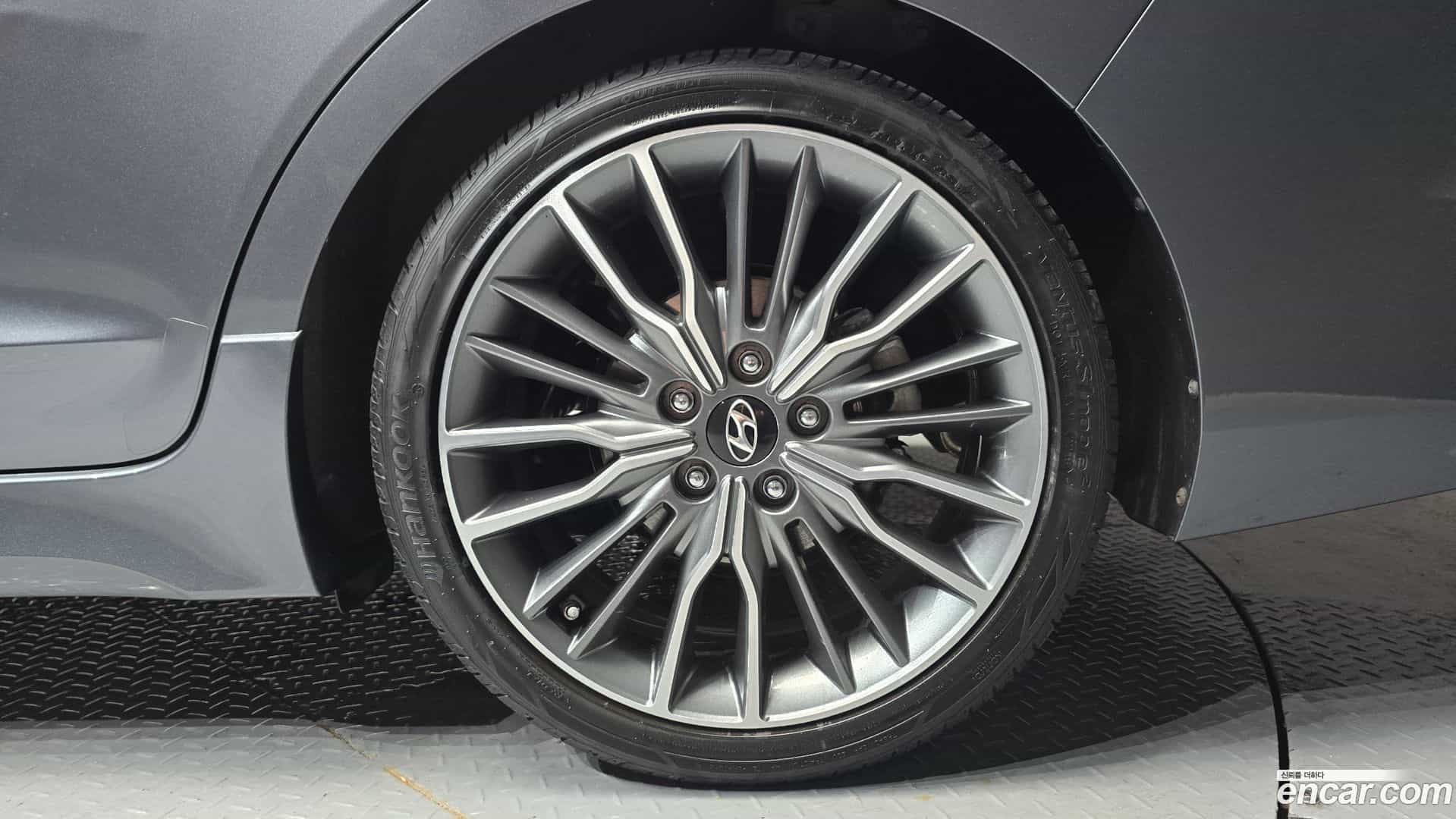 AVANTE Hyundai 2016.5-OUTER-031