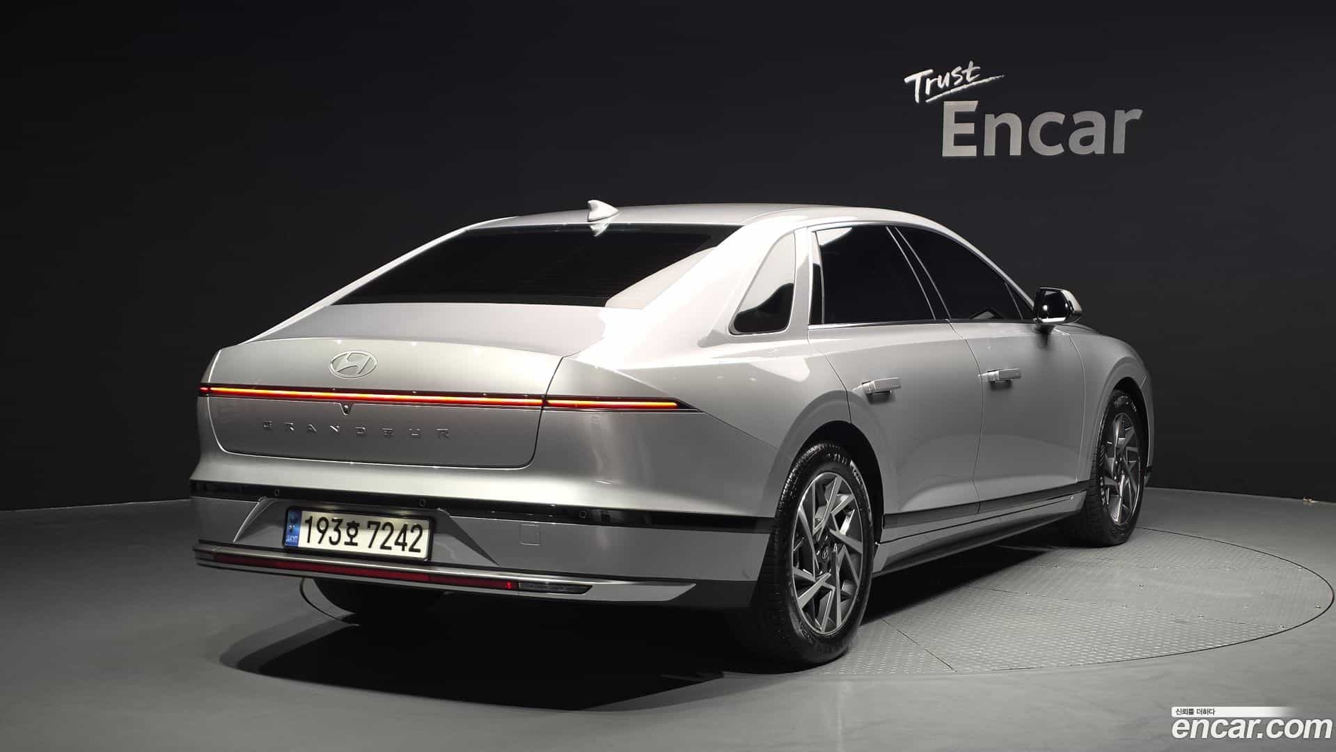 Grandeur Hyundai 2022.11-OUTER-002
