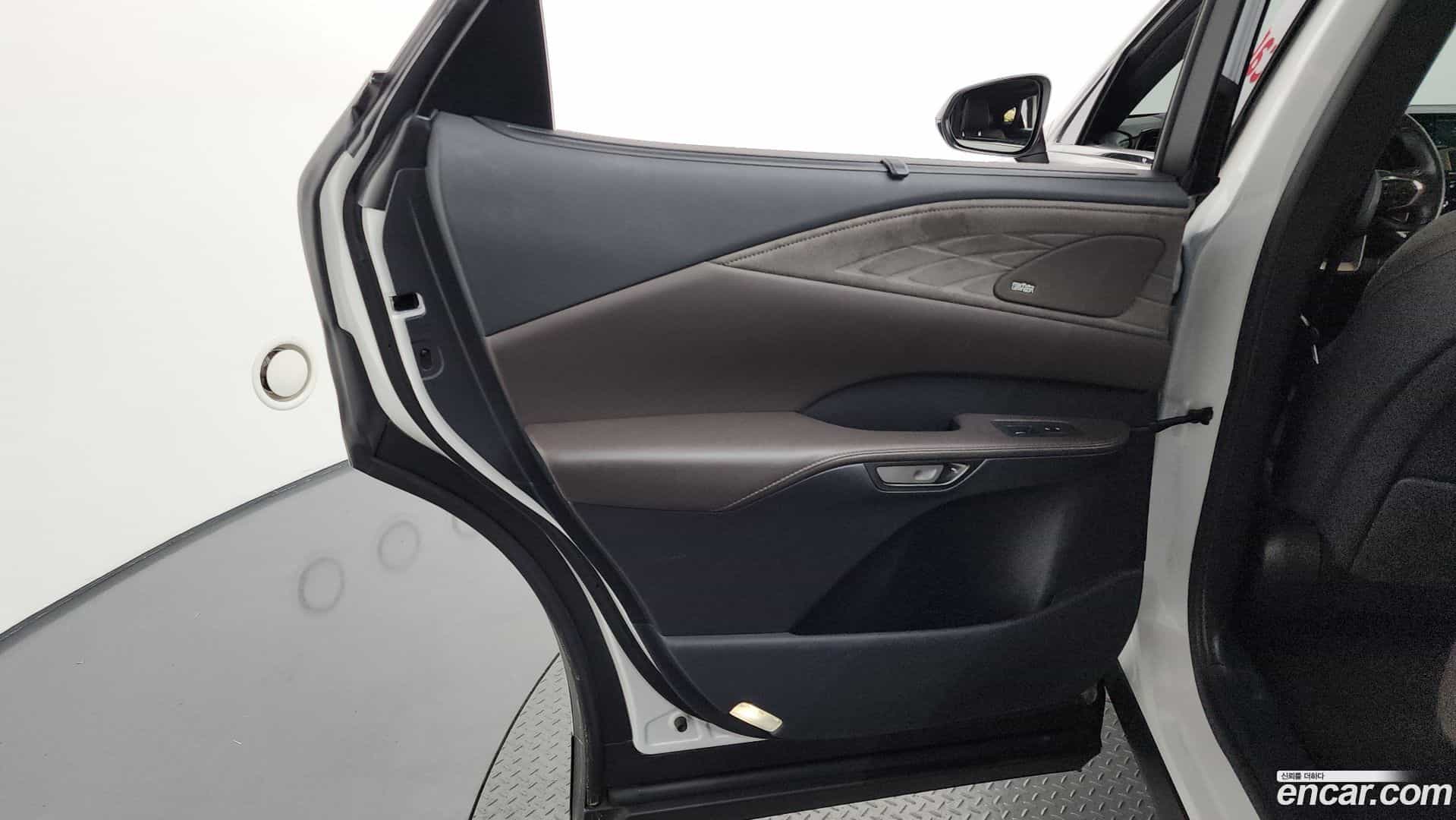 RX Lexus 2023.6-INNER-035