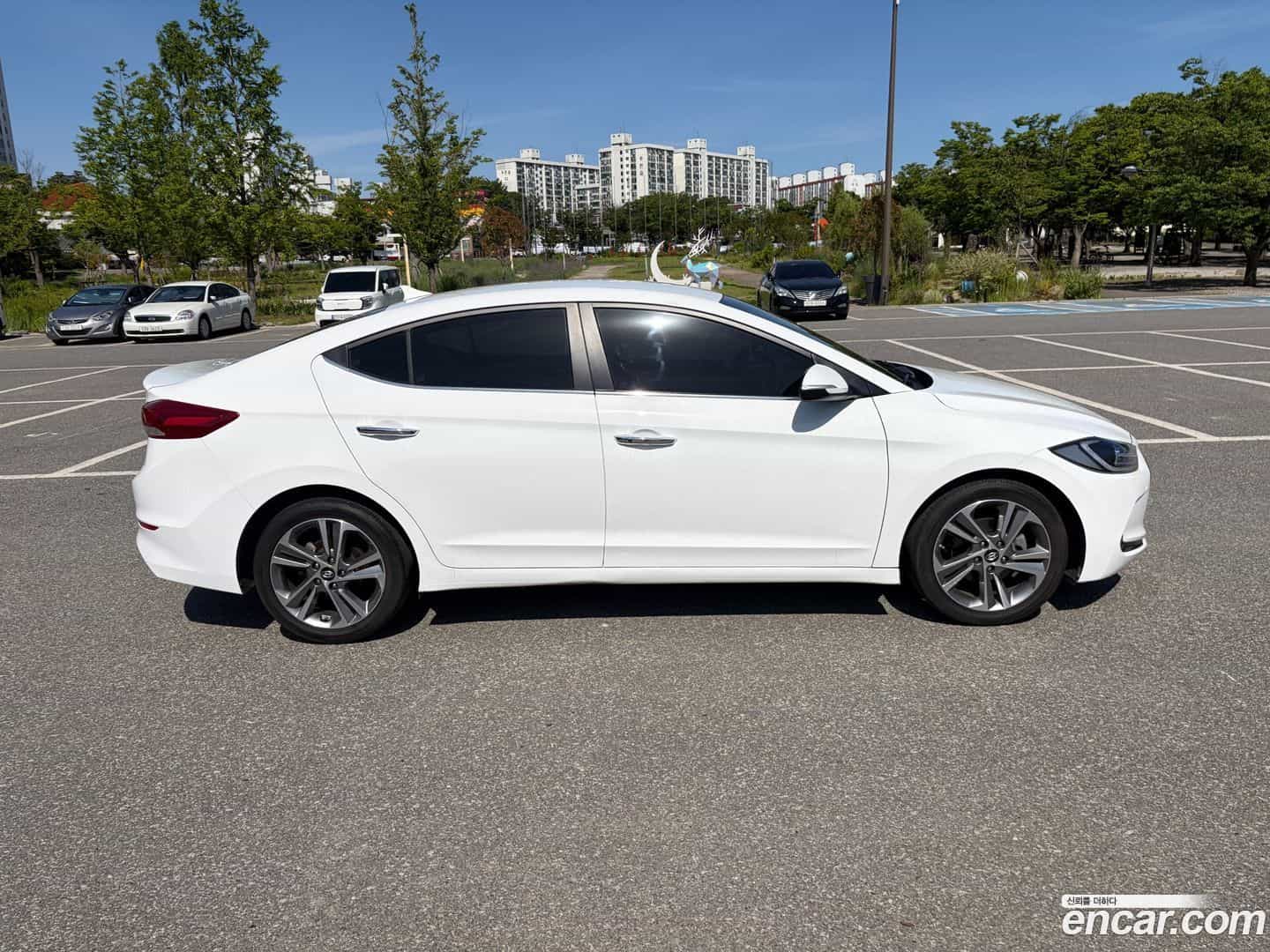 AVANTE Hyundai 2016.1-OUTER-004