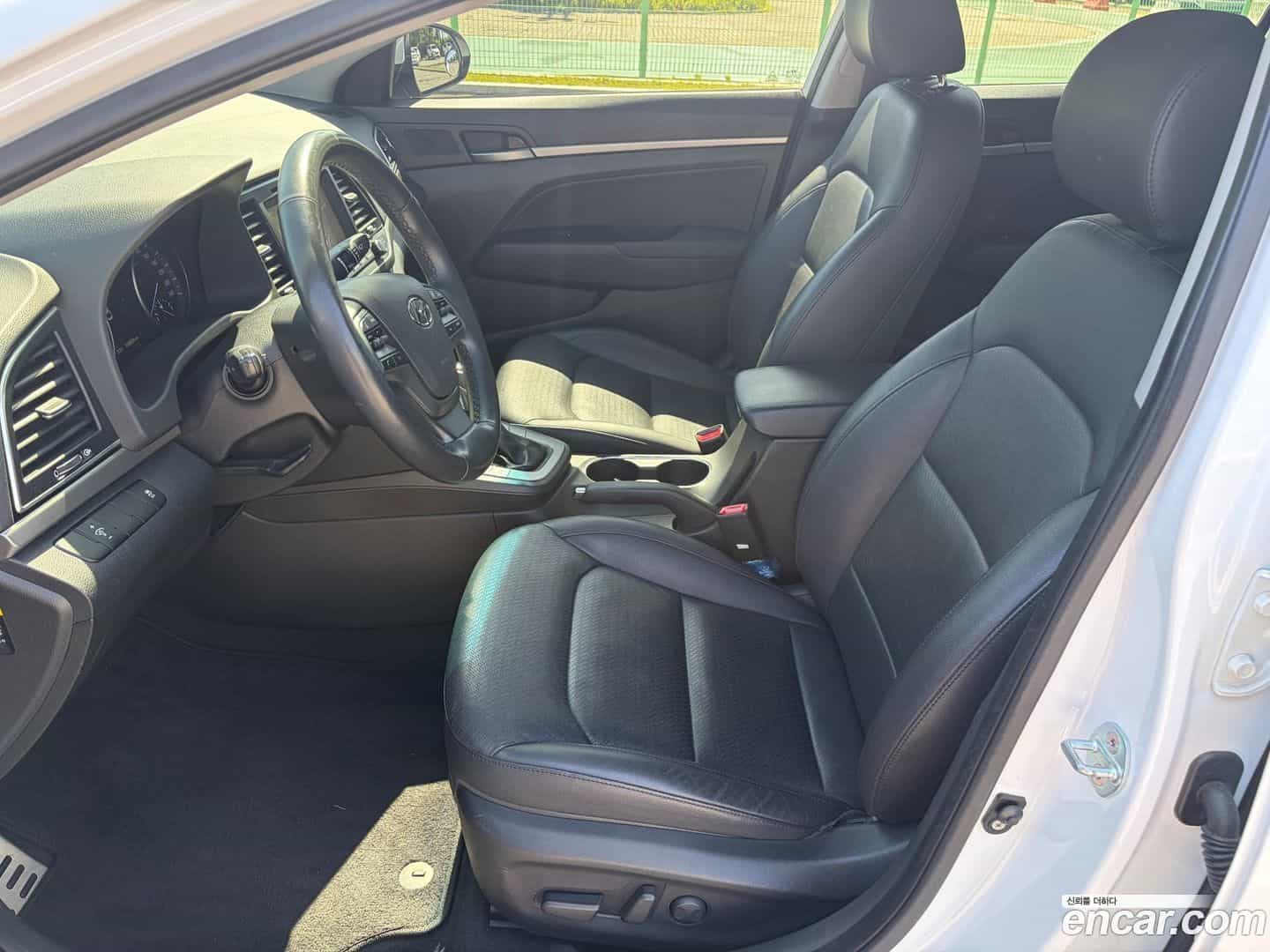 AVANTE Hyundai 2016.1-INNER-008