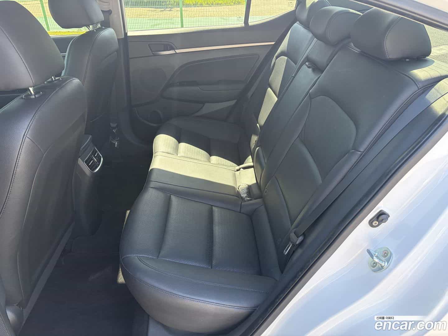 AVANTE Hyundai 2016.1-INNER-009