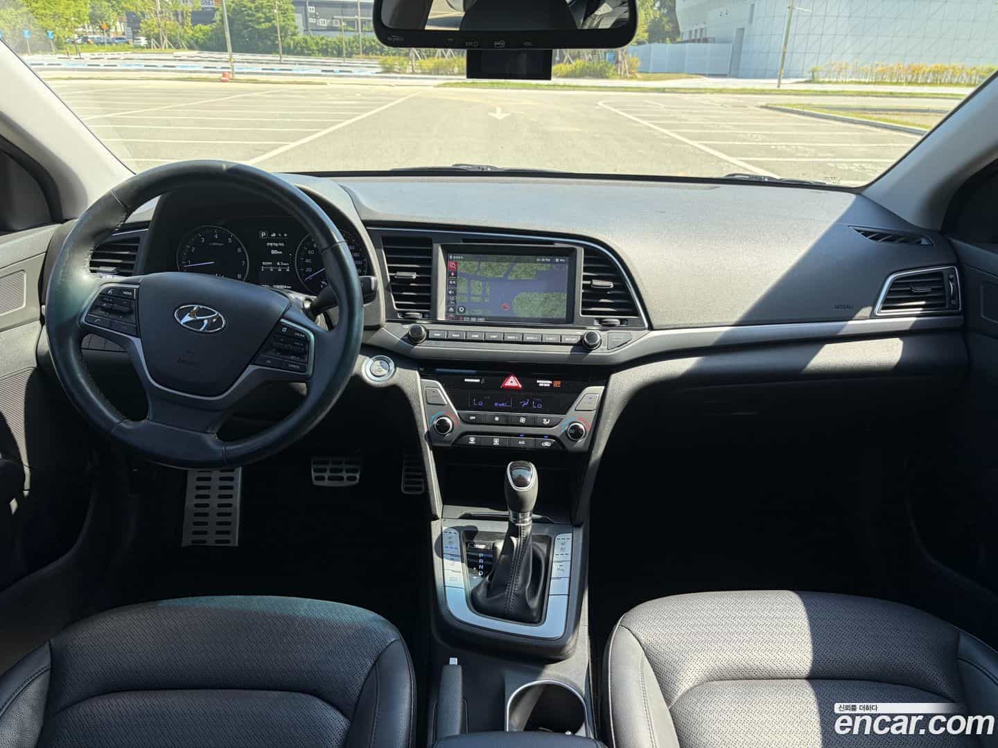 AVANTE Hyundai 2016.1-INNER-010