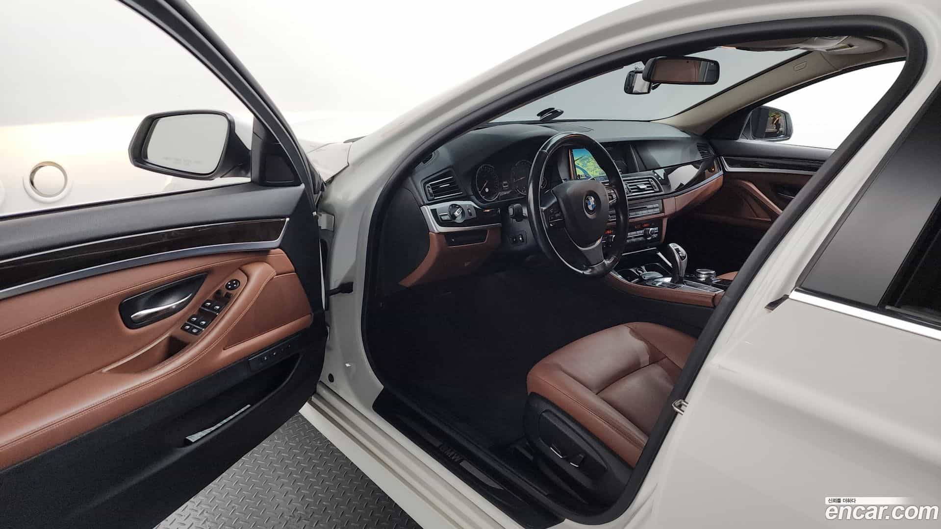 5-Series BMW 2015.3-INNER-010