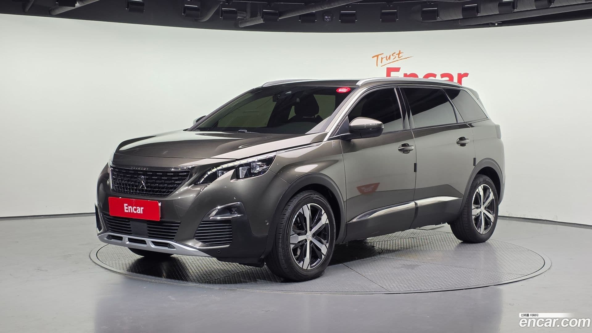 Main__Slider__Photo:5008 Peugeot 2018.8-0