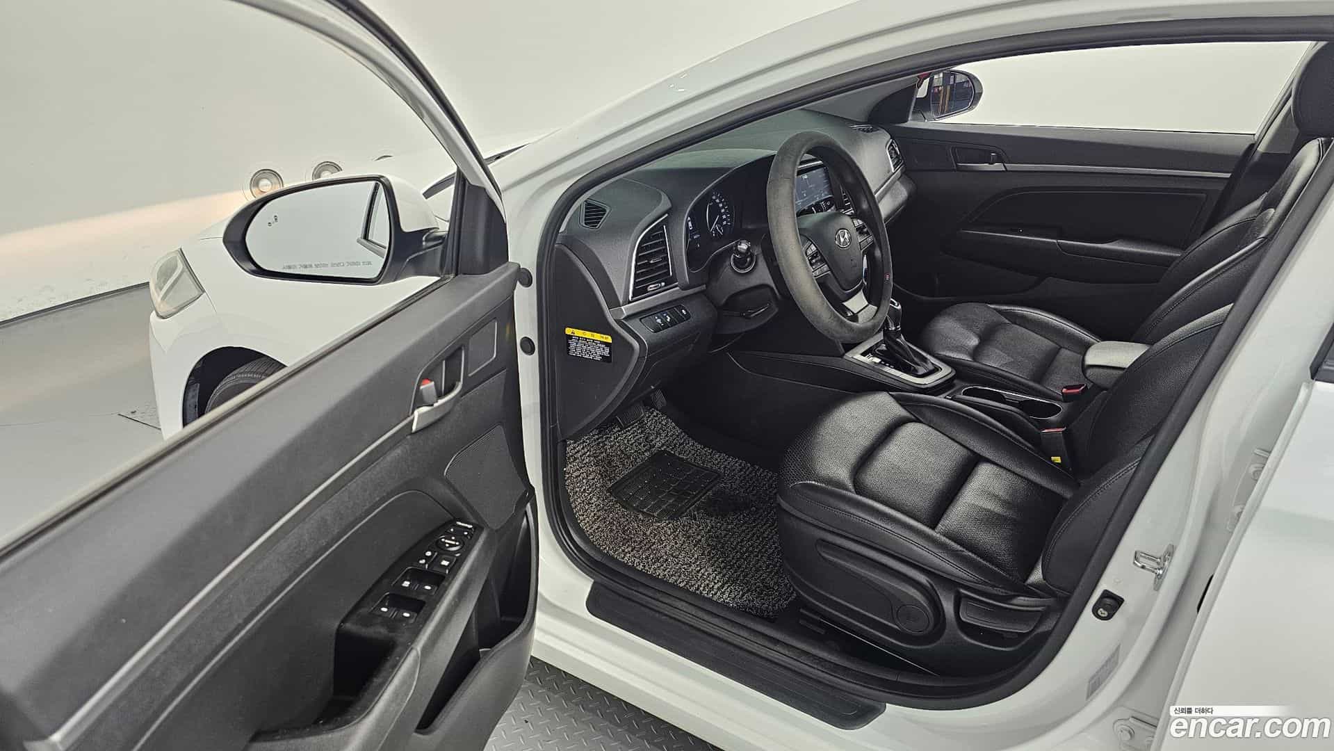 AVANTE Hyundai 2018.8-INNER-010
