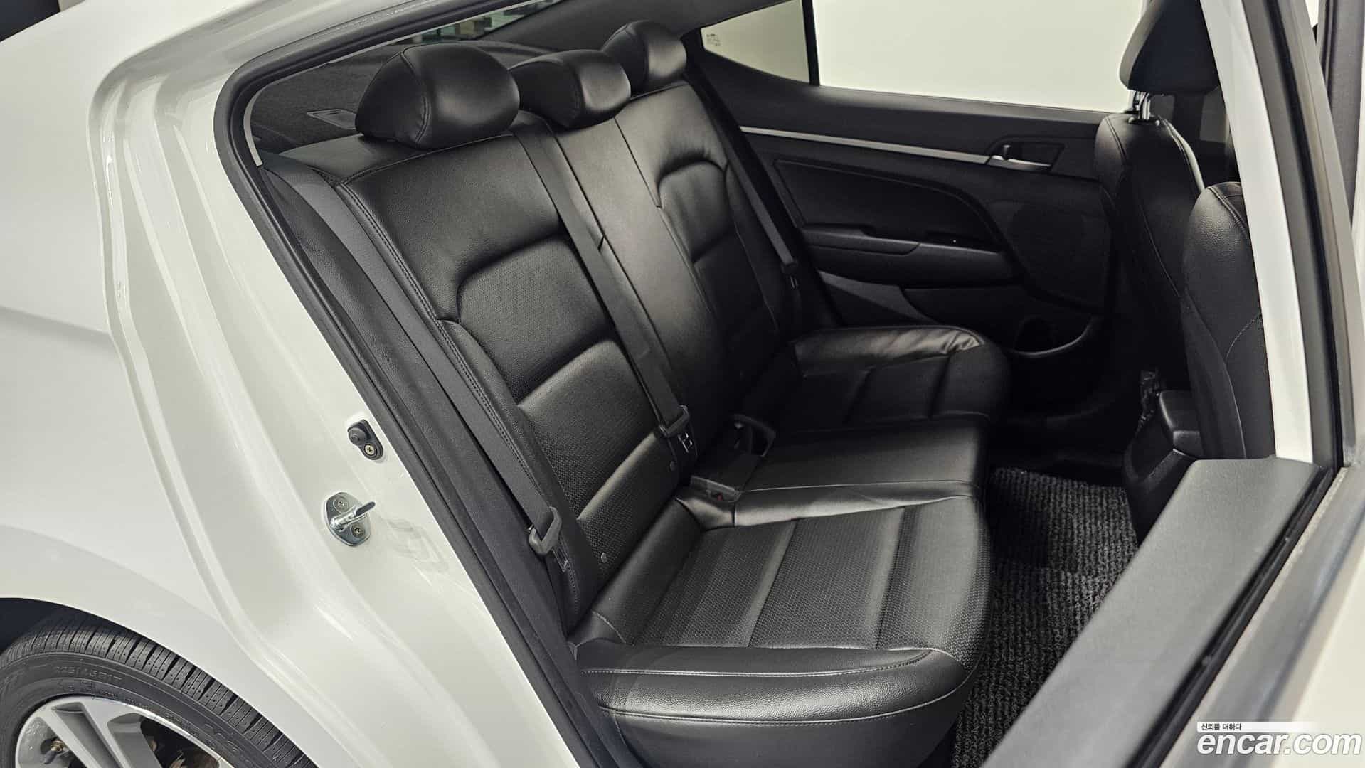 AVANTE Hyundai 2018.8-OPTION-015