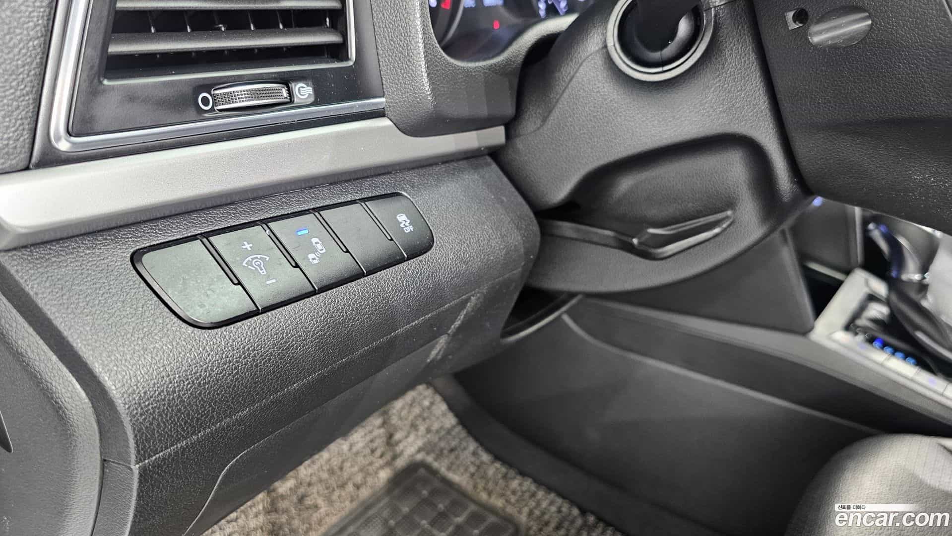 AVANTE Hyundai 2018.8-OPTION-021