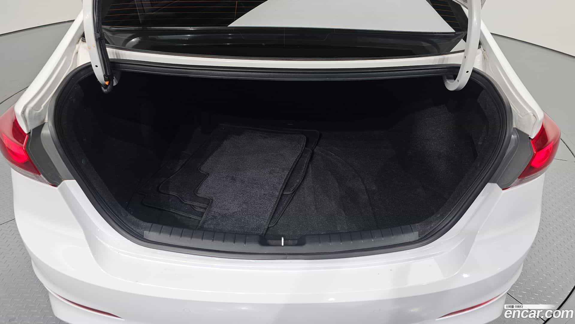 AVANTE Hyundai 2018.8-OPTION-024
