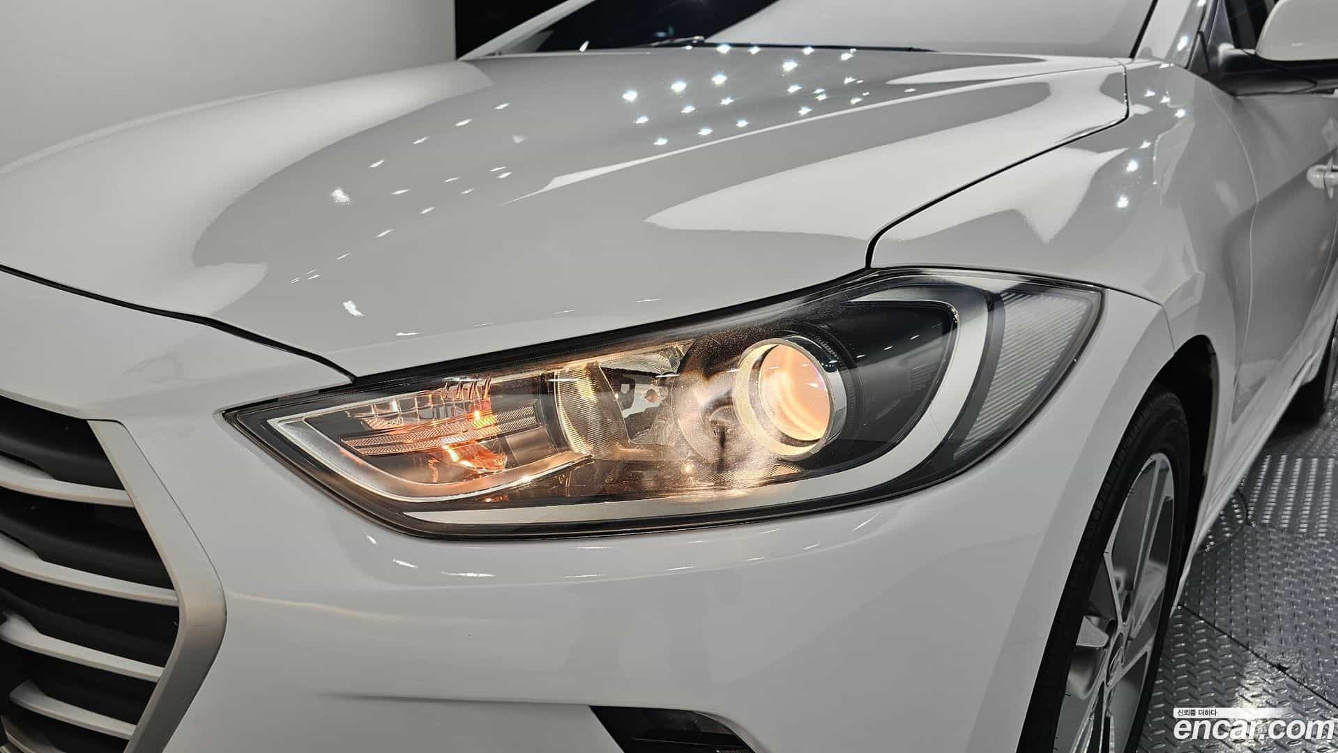 AVANTE Hyundai 2018.8-OUTER-032