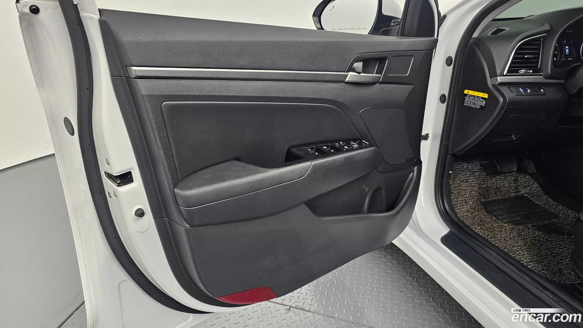 AVANTE Hyundai 2018.8-INNER-034