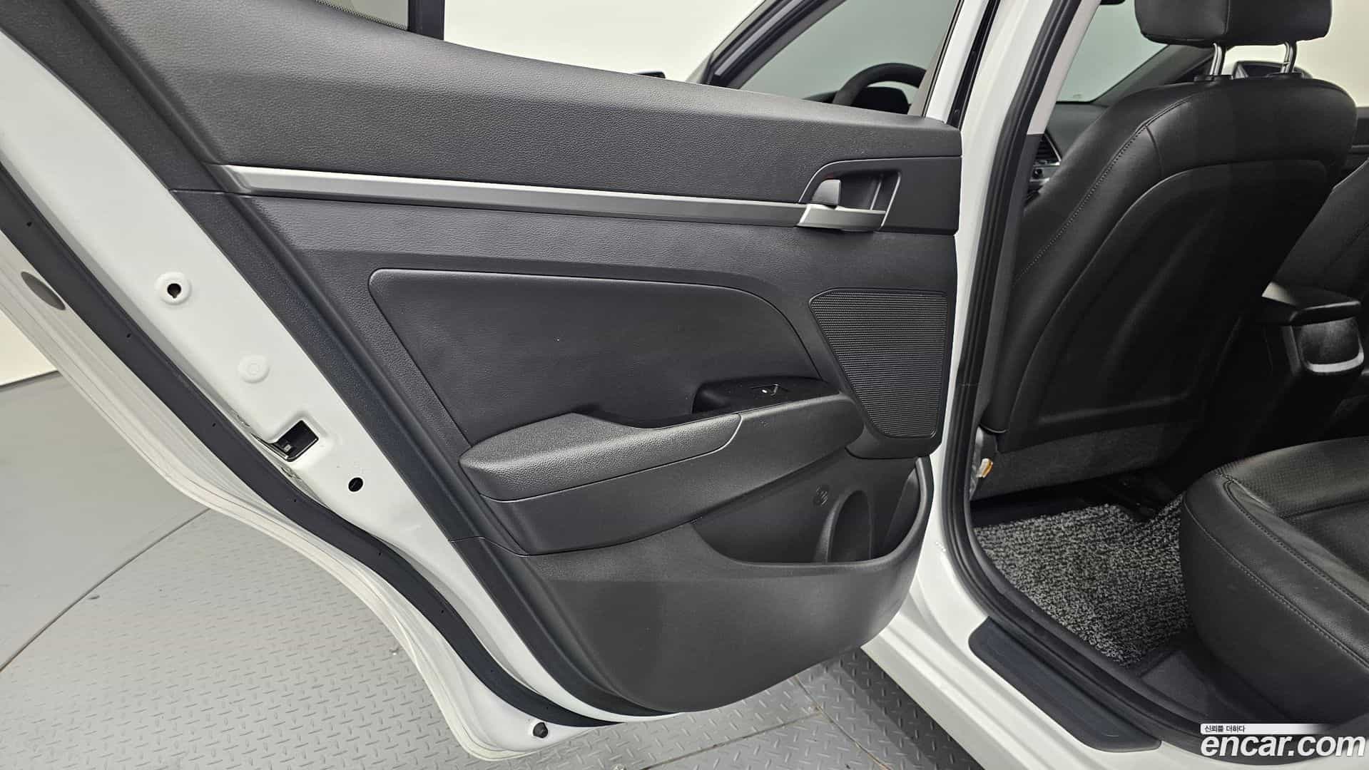 AVANTE Hyundai 2018.8-INNER-035