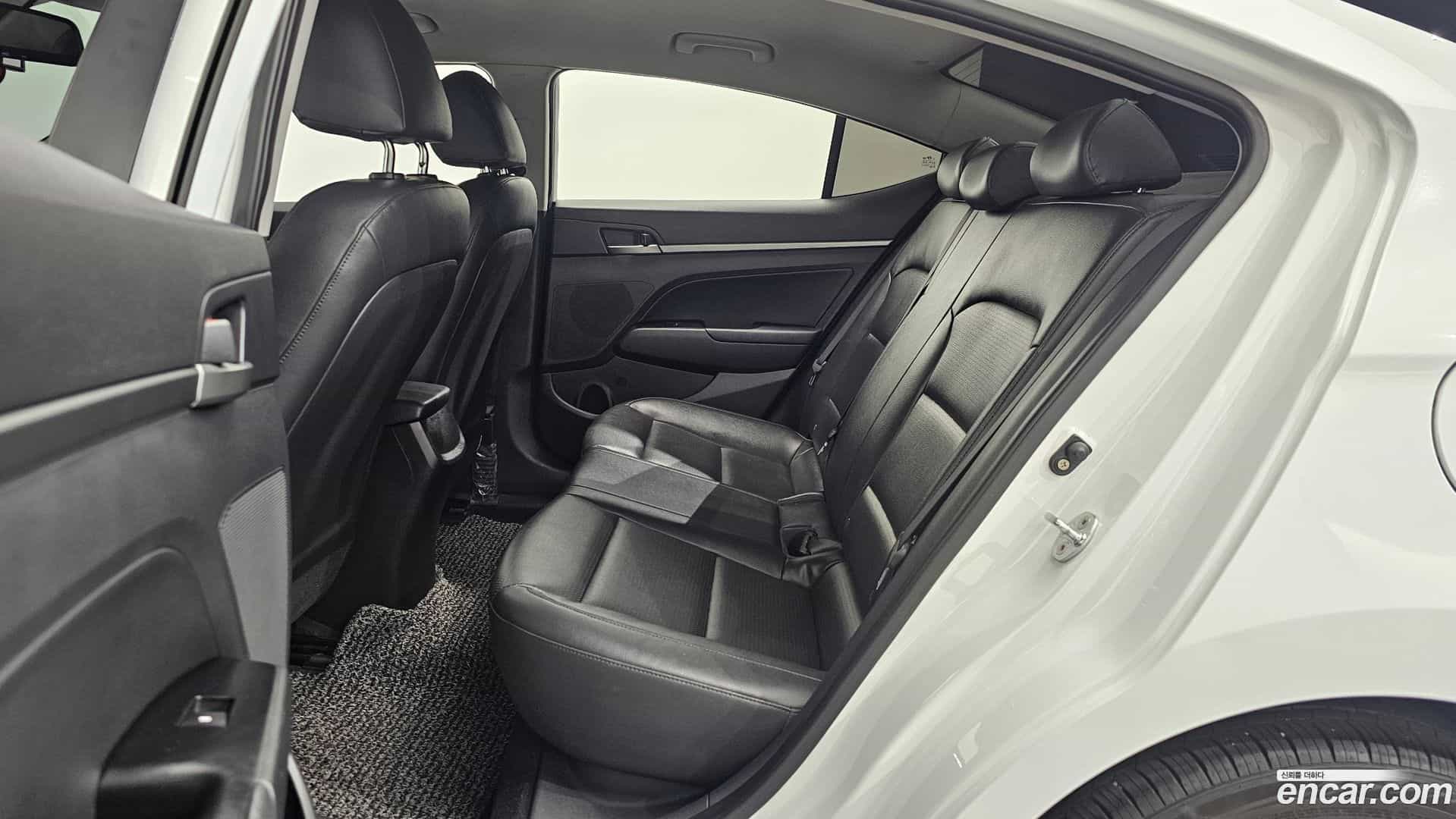 AVANTE Hyundai 2018.8-INNER-036