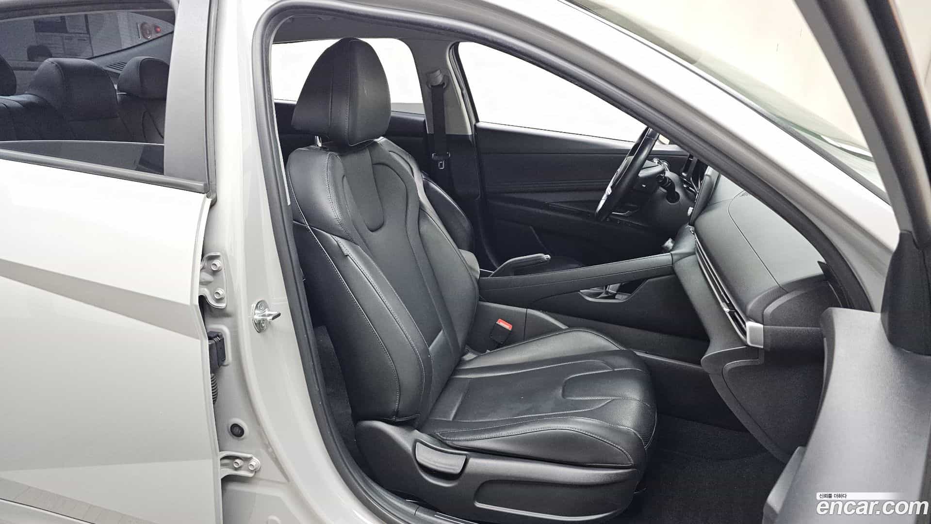 AVANTE Hyundai 2022.0-INNER-036