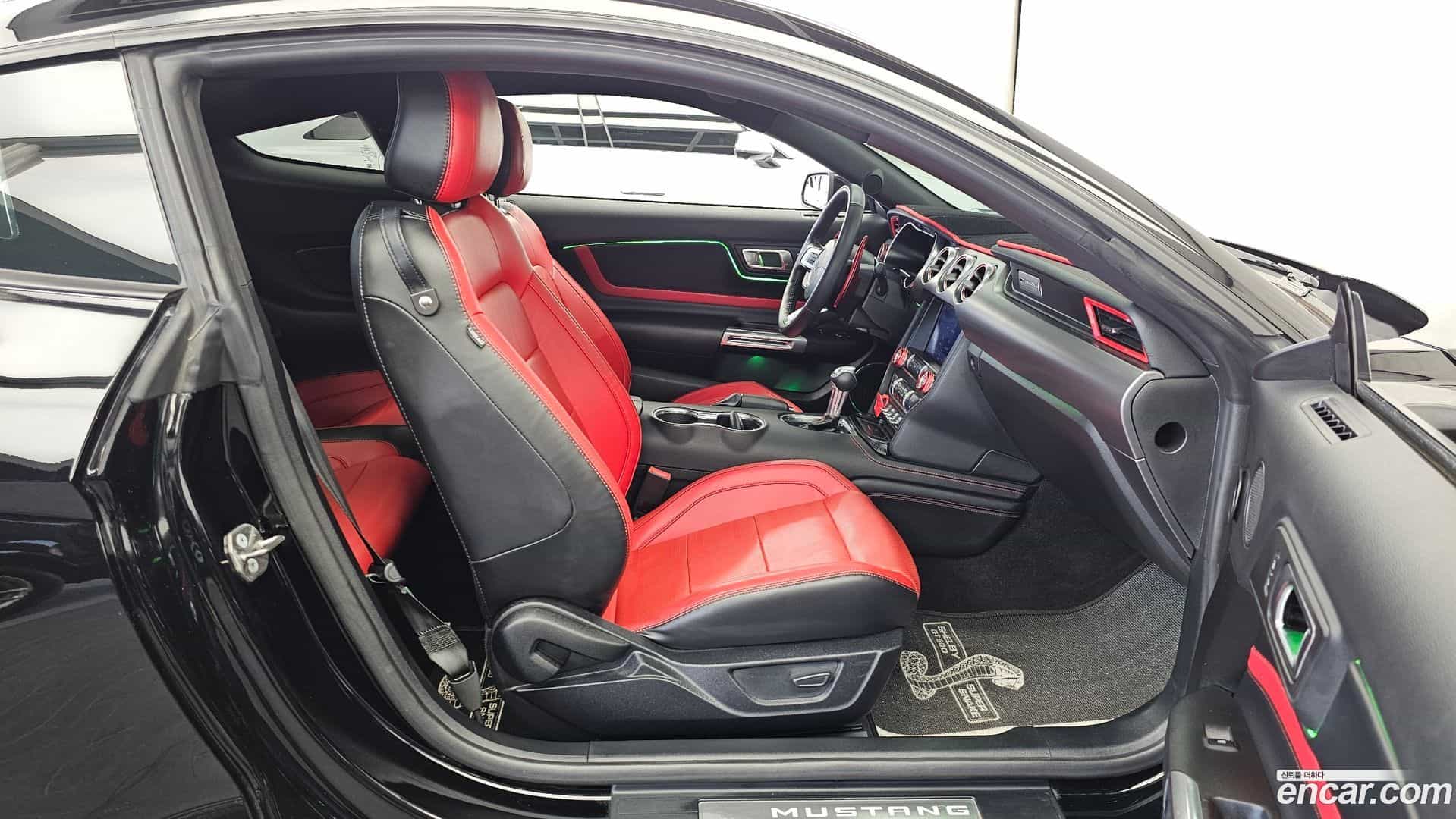Mustang Ford 2021.7-OPTION-015