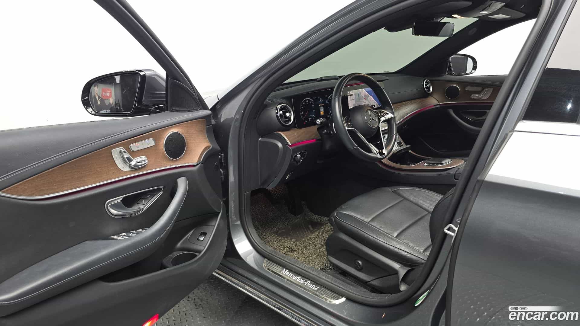 E-Class Mercedes-Benz 2021.0-INNER-010