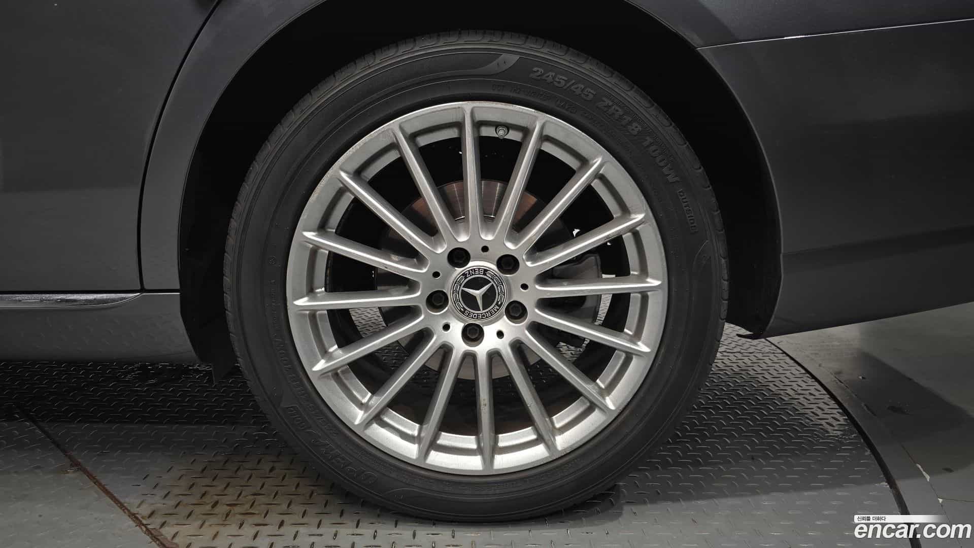 E-Class Mercedes-Benz 2021.0-OUTER-031