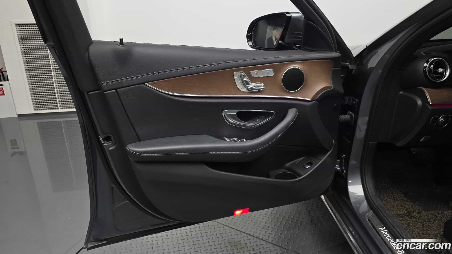 E-Class Mercedes-Benz 2021.0-INNER-034