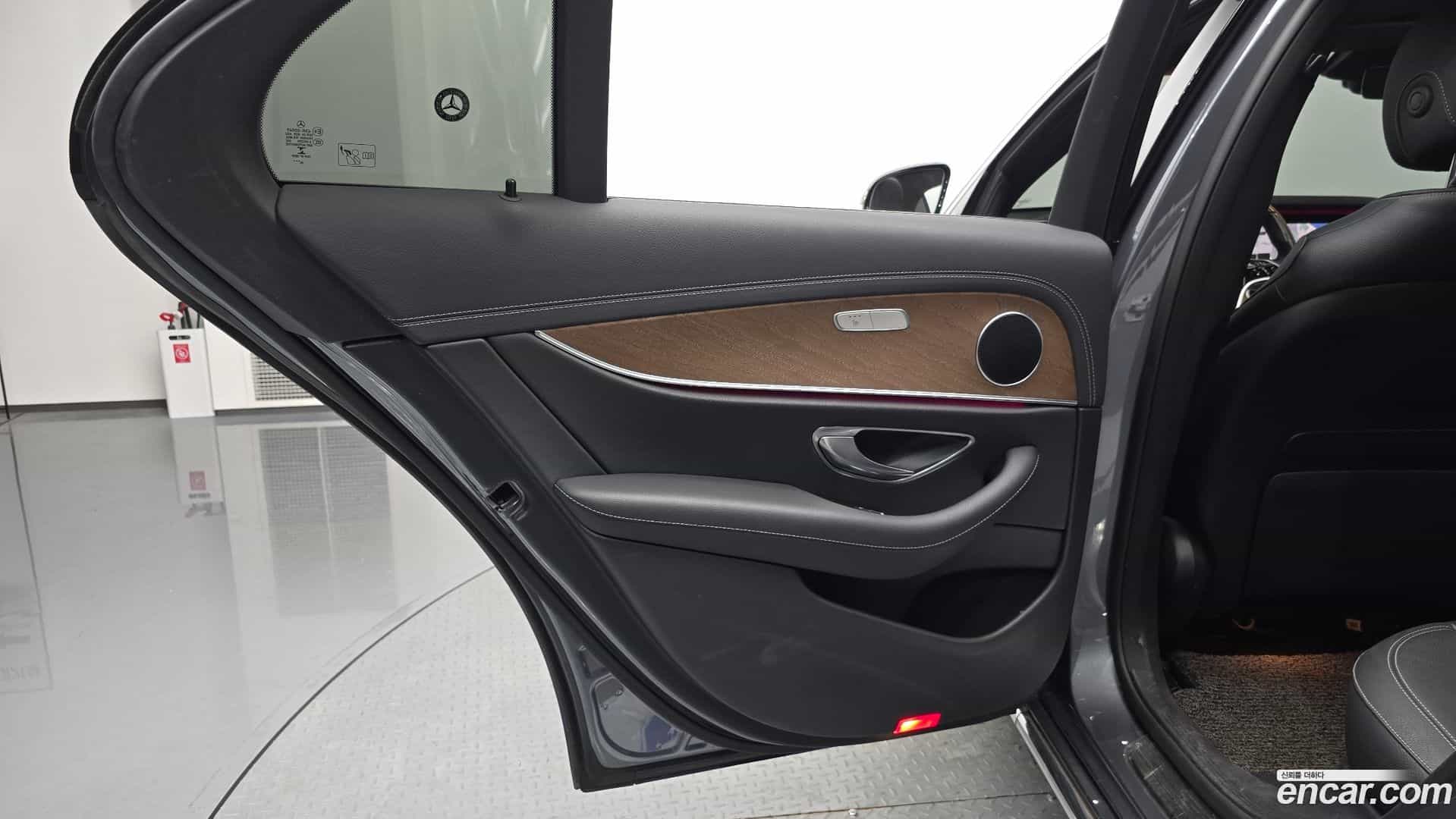 E-Class Mercedes-Benz 2021.0-INNER-035
