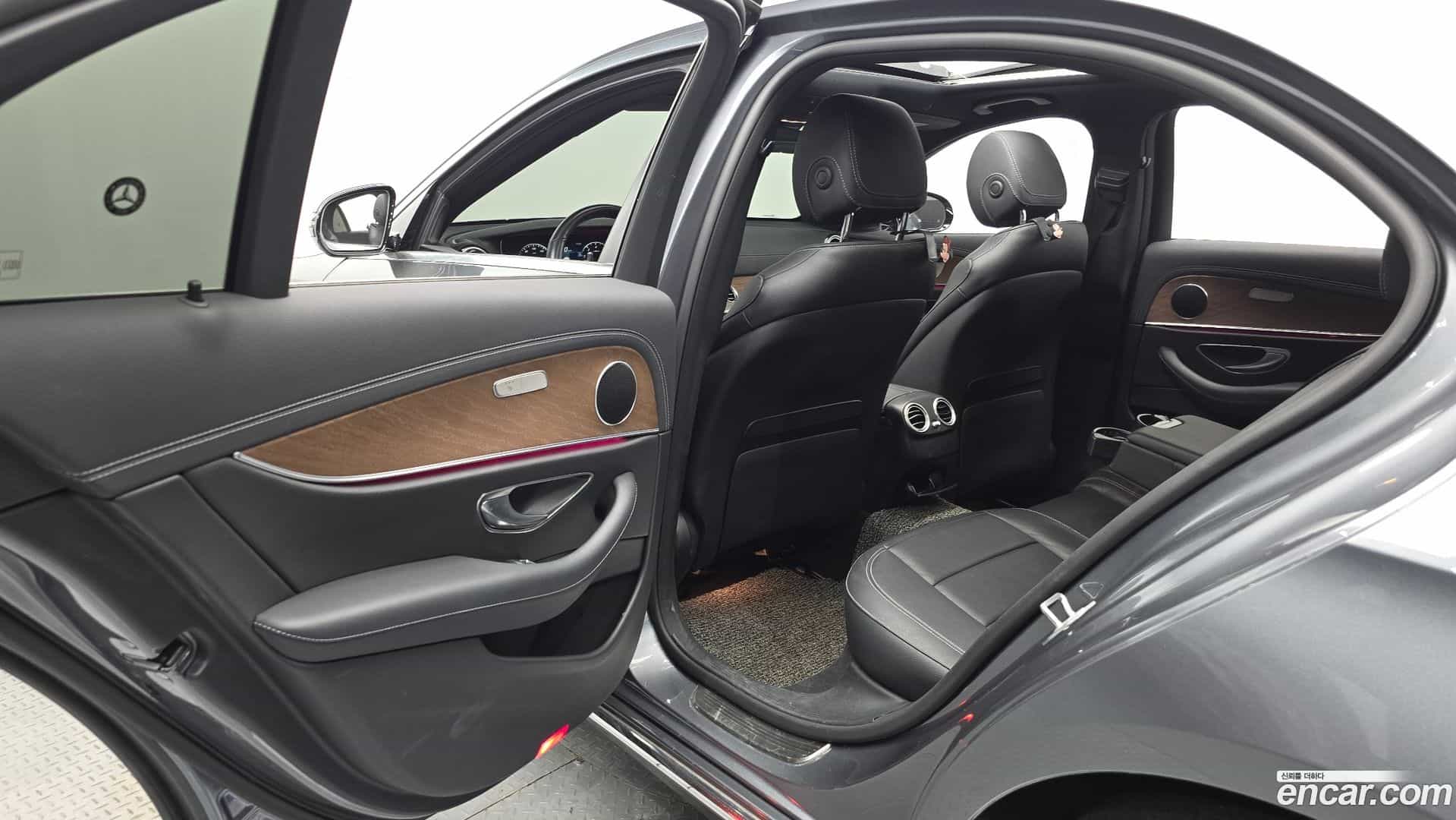 E-Class Mercedes-Benz 2021.0-INNER-036