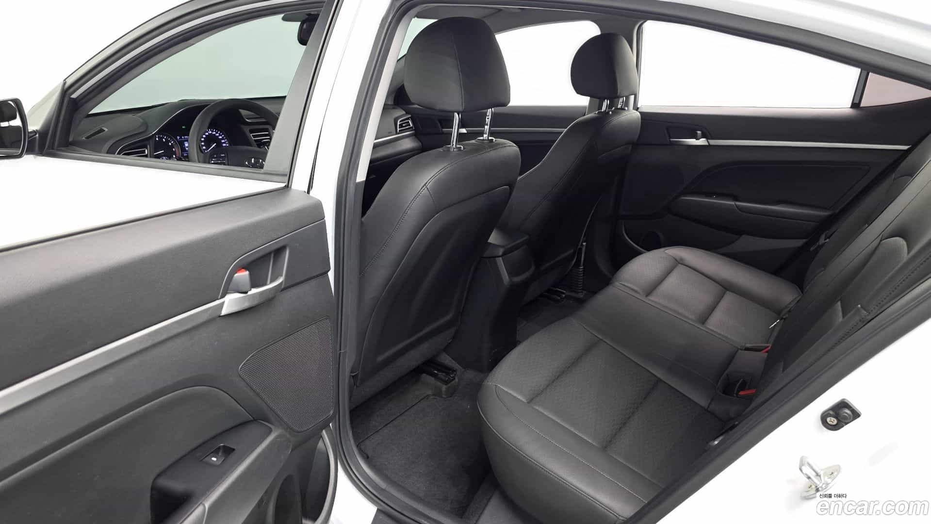 AVANTE Hyundai 2020.2-OPTION-015