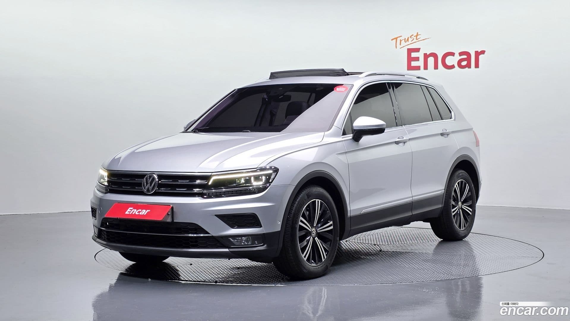 Main__Slider__Photo:Tiguan Volkswagen 2018.4-0