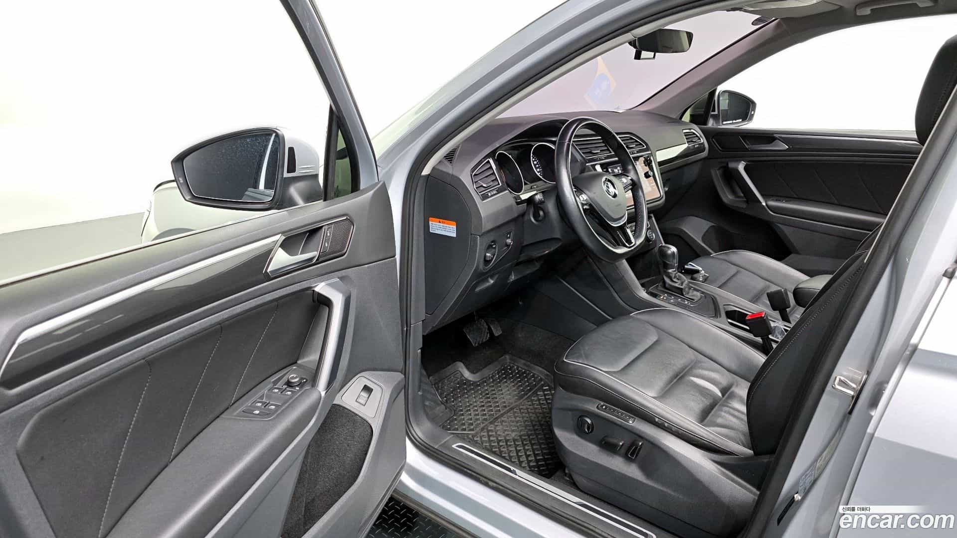 Tiguan Volkswagen 2018.4-INNER-010