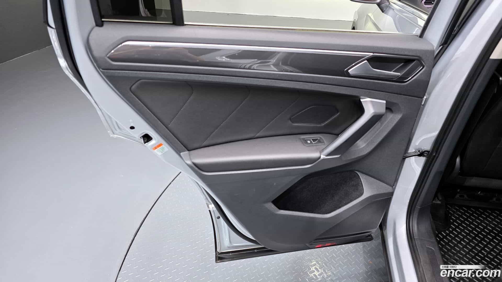 Tiguan Volkswagen 2018.4-INNER-035