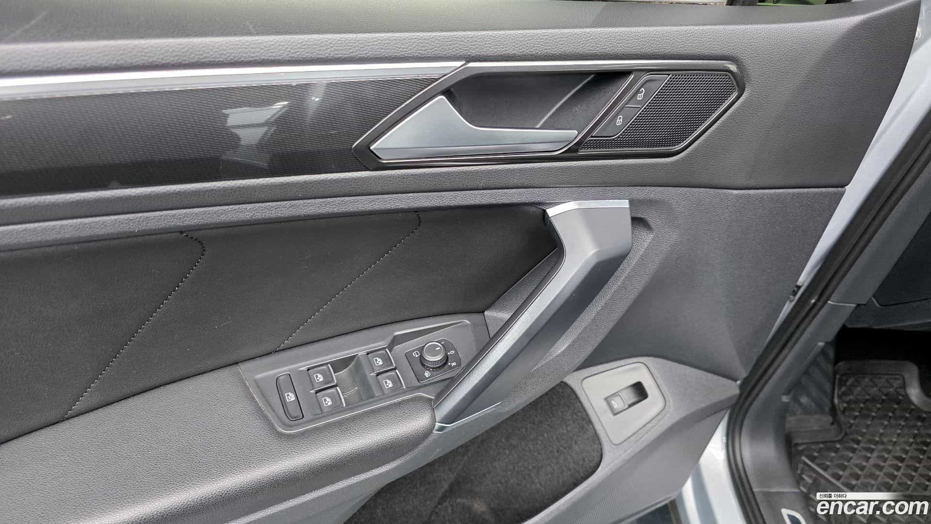 Tiguan Volkswagen 2018.4-OPTION-041
