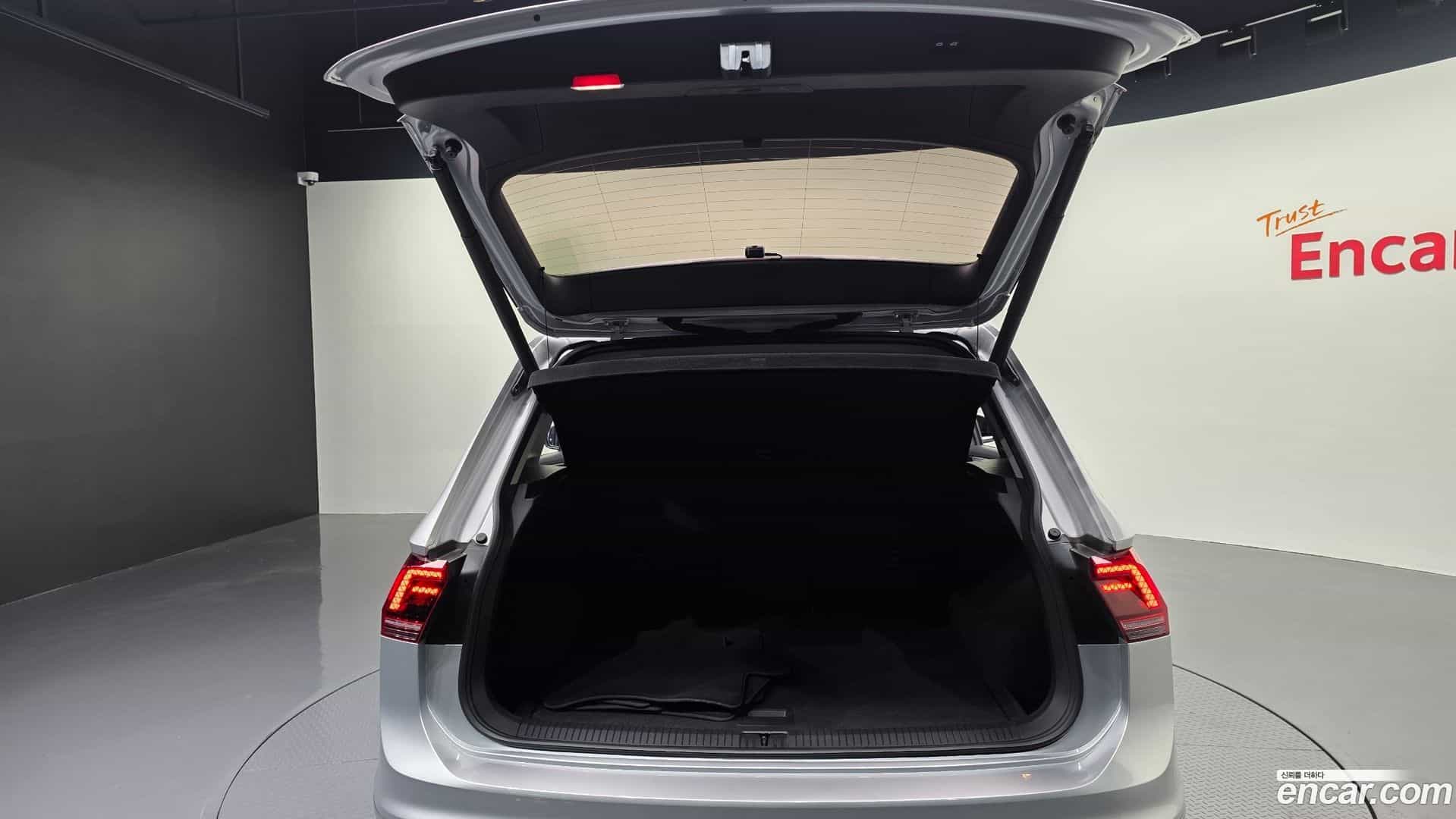 Tiguan Volkswagen 2018.4-OPTION-045