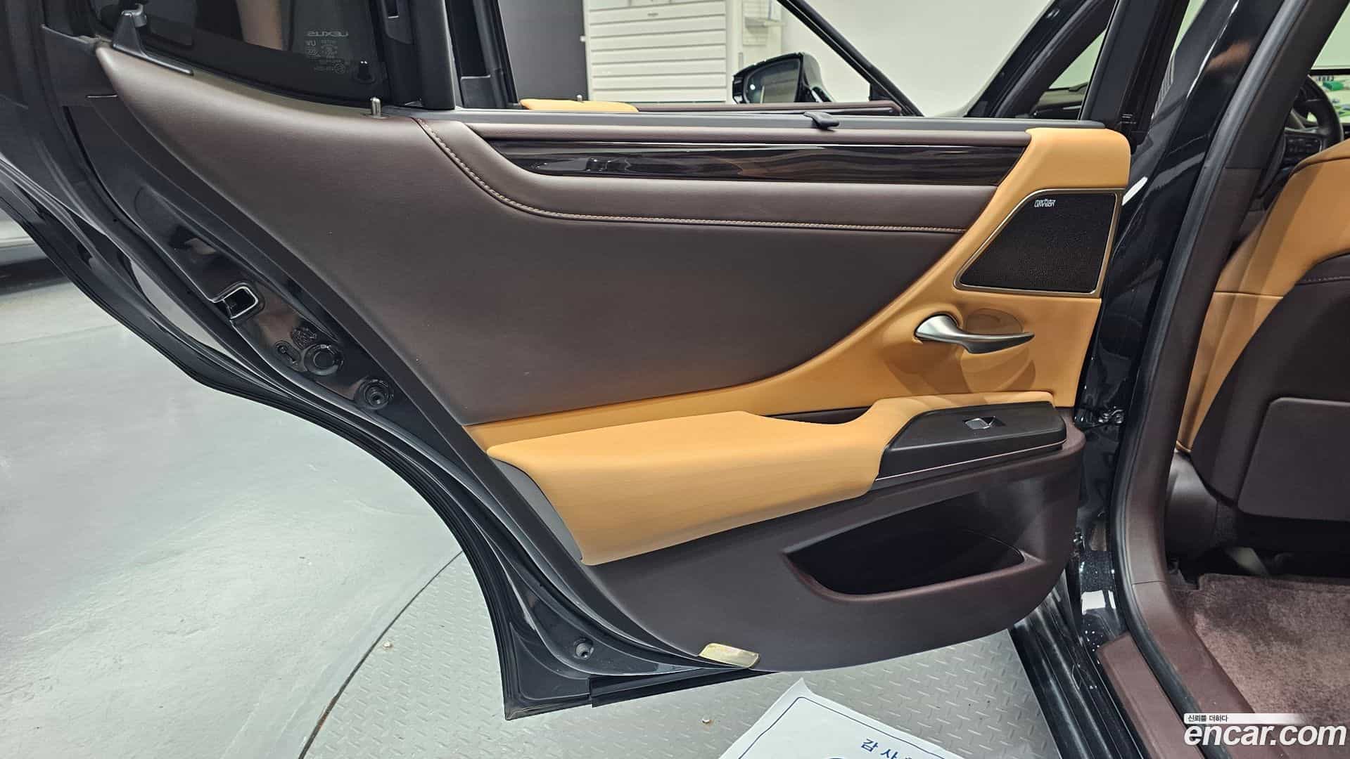 ES Lexus 2021.5-INNER-035