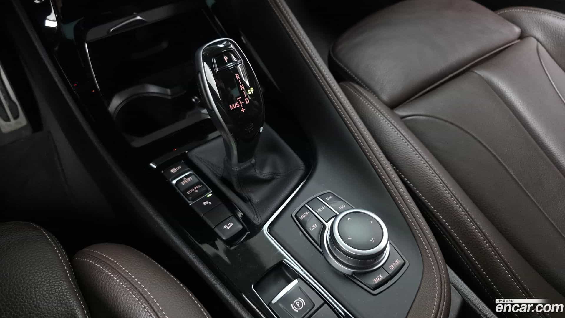 X2 (F39) BMW 2021.1-INNER-009